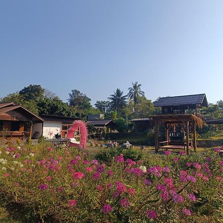 ม่วนใจ๋ปันสุข โฮมสเตย์แอนคาเฟ่ Muanjai Punsuk Homestay And Cafe Chom Thong Exteriör bild