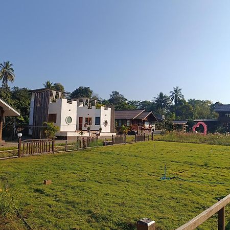 ม่วนใจ๋ปันสุข โฮมสเตย์แอนคาเฟ่ Muanjai Punsuk Homestay And Cafe Chom Thong Exteriör bild