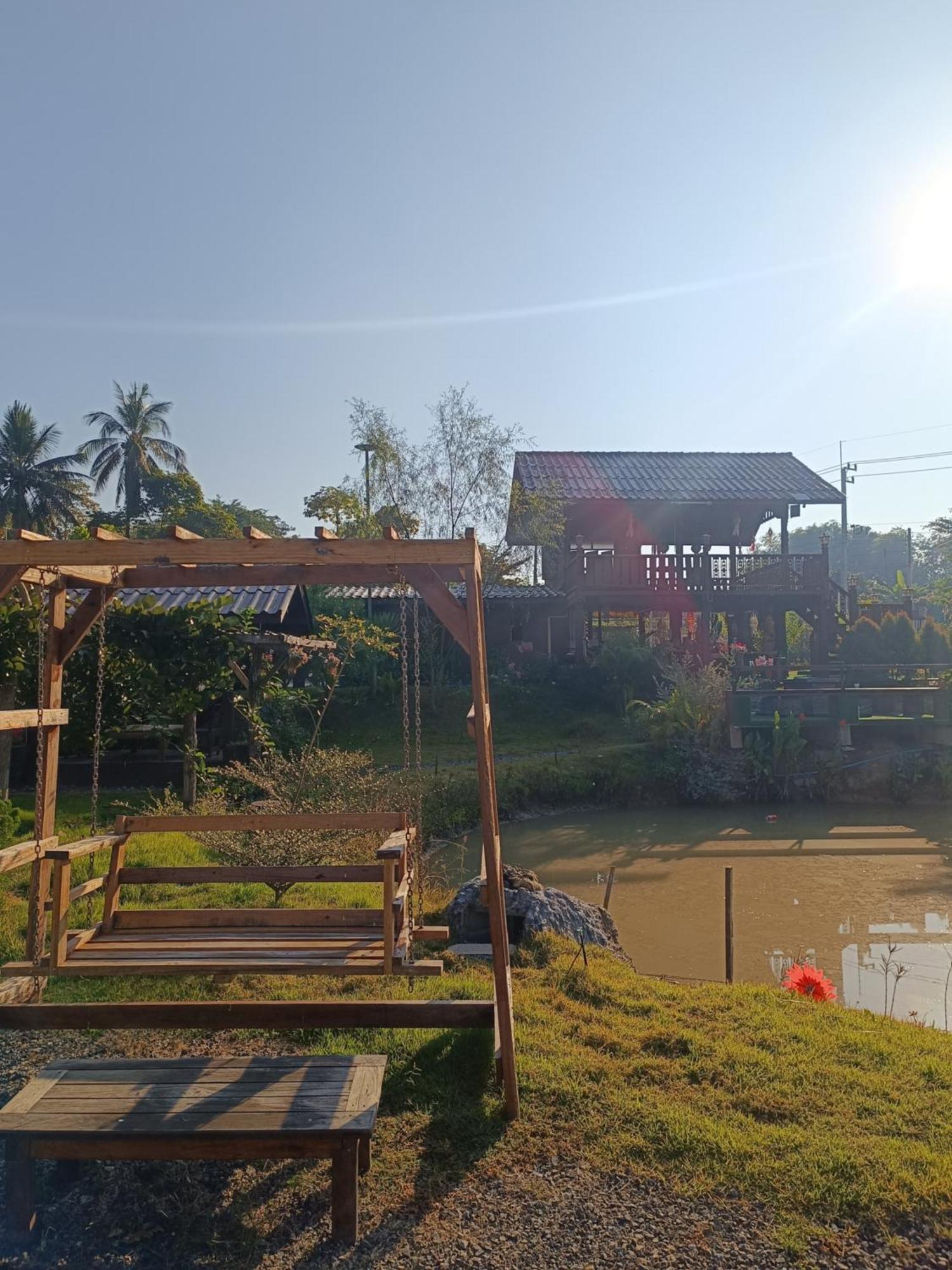 ม่วนใจ๋ปันสุข โฮมสเตย์แอนคาเฟ่ Muanjai Punsuk Homestay And Cafe Chom Thong Exteriör bild