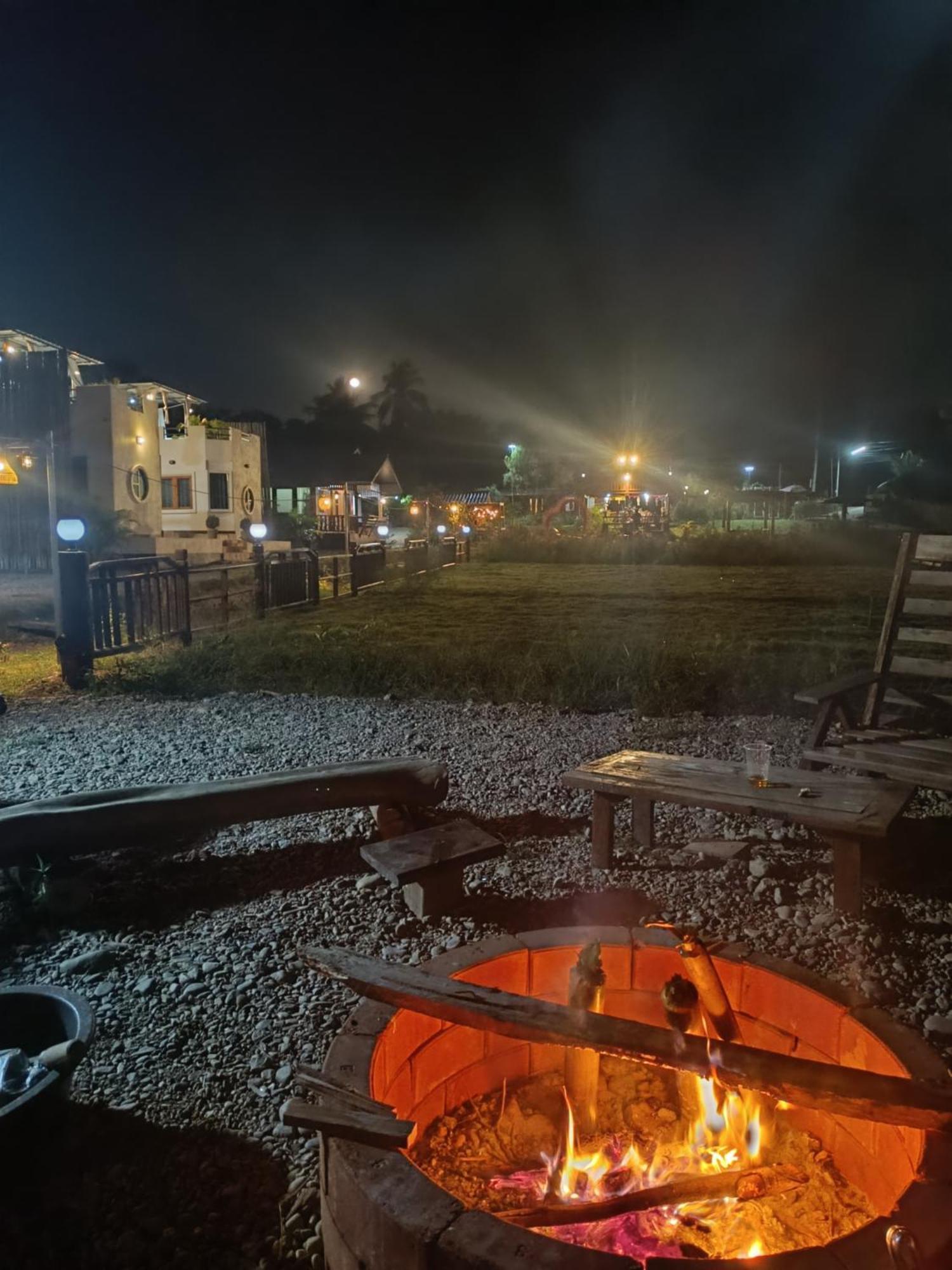 ม่วนใจ๋ปันสุข โฮมสเตย์แอนคาเฟ่ Muanjai Punsuk Homestay And Cafe Chom Thong Exteriör bild