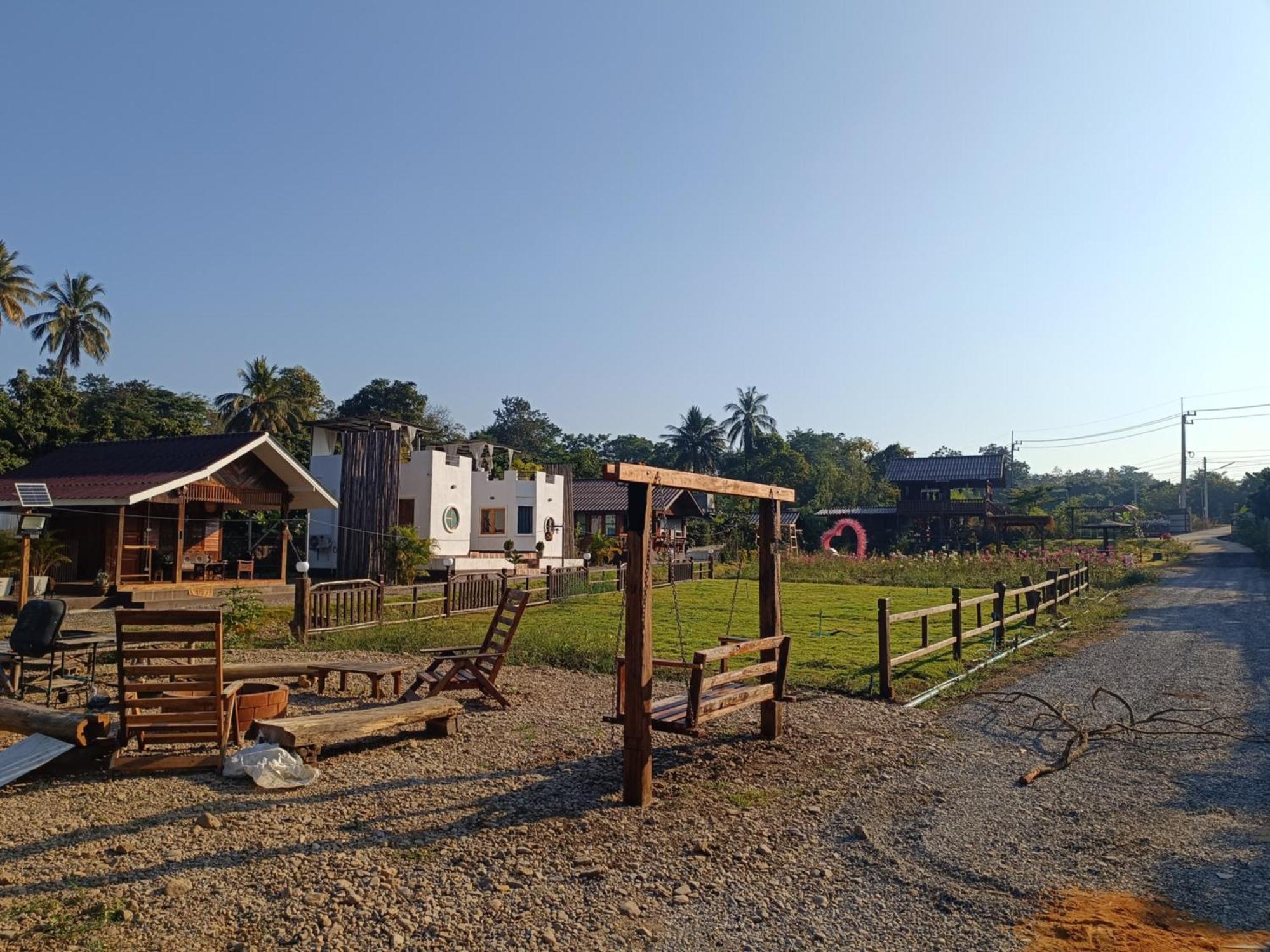 ม่วนใจ๋ปันสุข โฮมสเตย์แอนคาเฟ่ Muanjai Punsuk Homestay And Cafe Chom Thong Exteriör bild