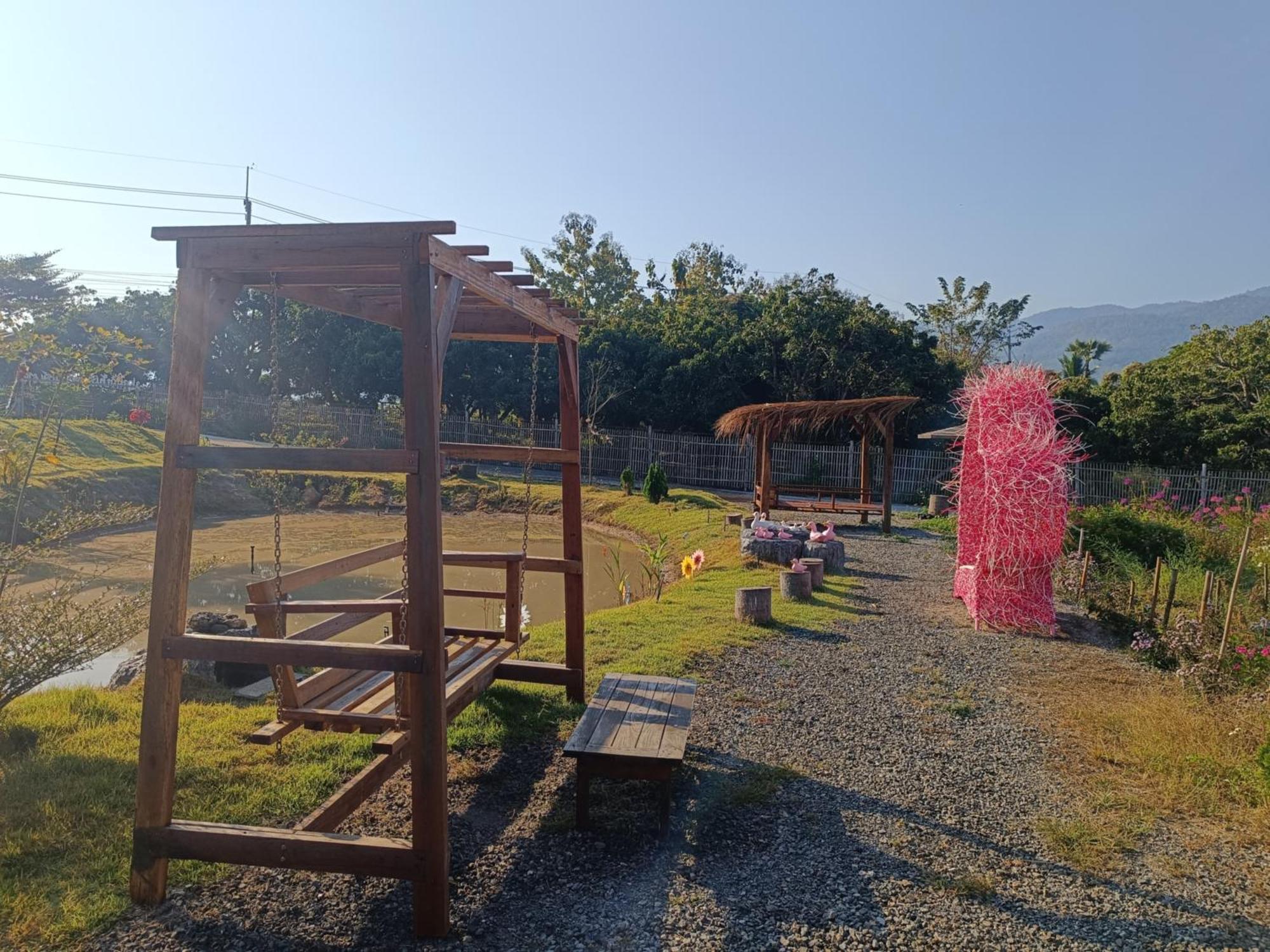 ม่วนใจ๋ปันสุข โฮมสเตย์แอนคาเฟ่ Muanjai Punsuk Homestay And Cafe Chom Thong Exteriör bild