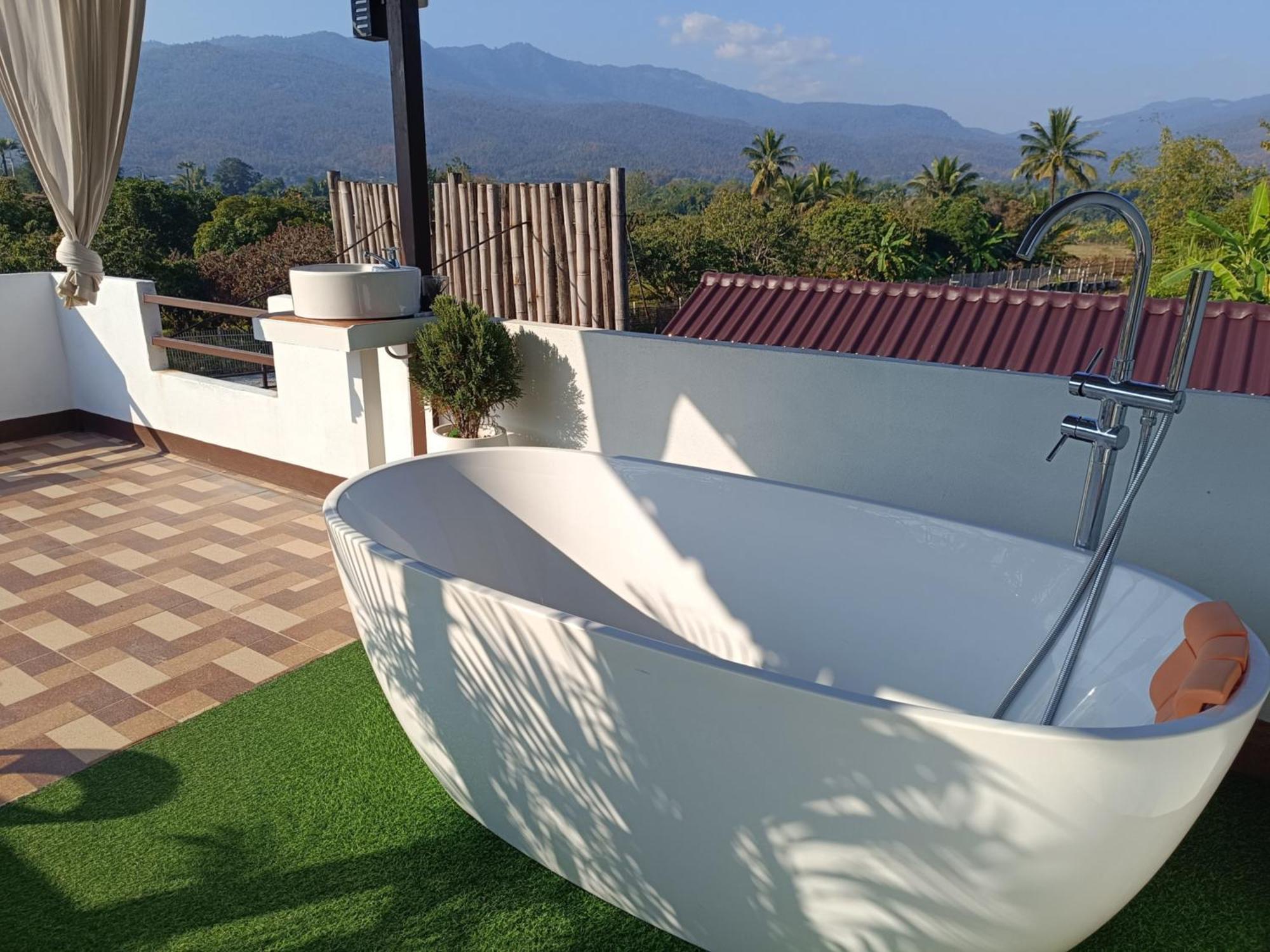 ม่วนใจ๋ปันสุข โฮมสเตย์แอนคาเฟ่ Muanjai Punsuk Homestay And Cafe Chom Thong Exteriör bild
