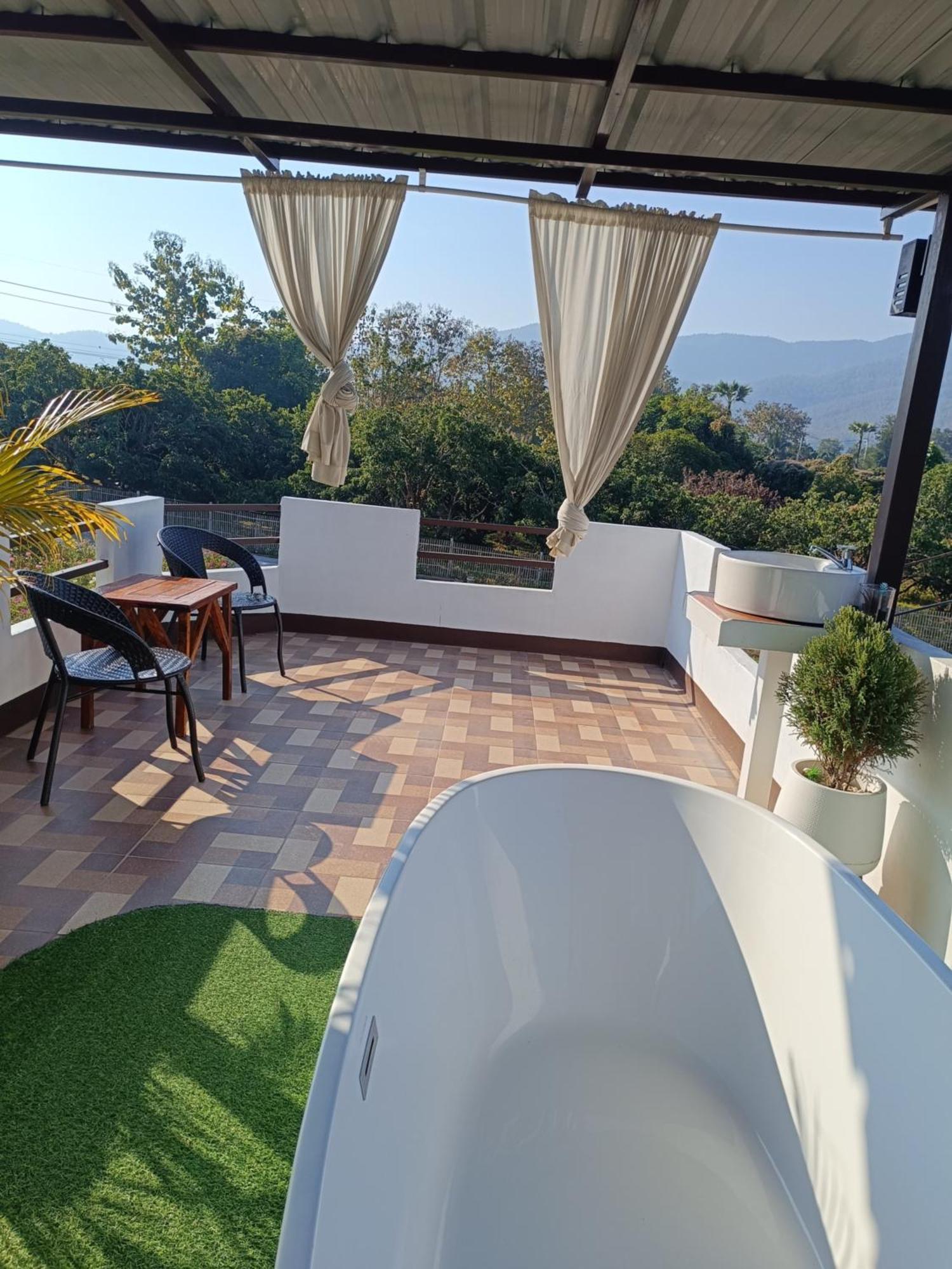 ม่วนใจ๋ปันสุข โฮมสเตย์แอนคาเฟ่ Muanjai Punsuk Homestay And Cafe Chom Thong Exteriör bild