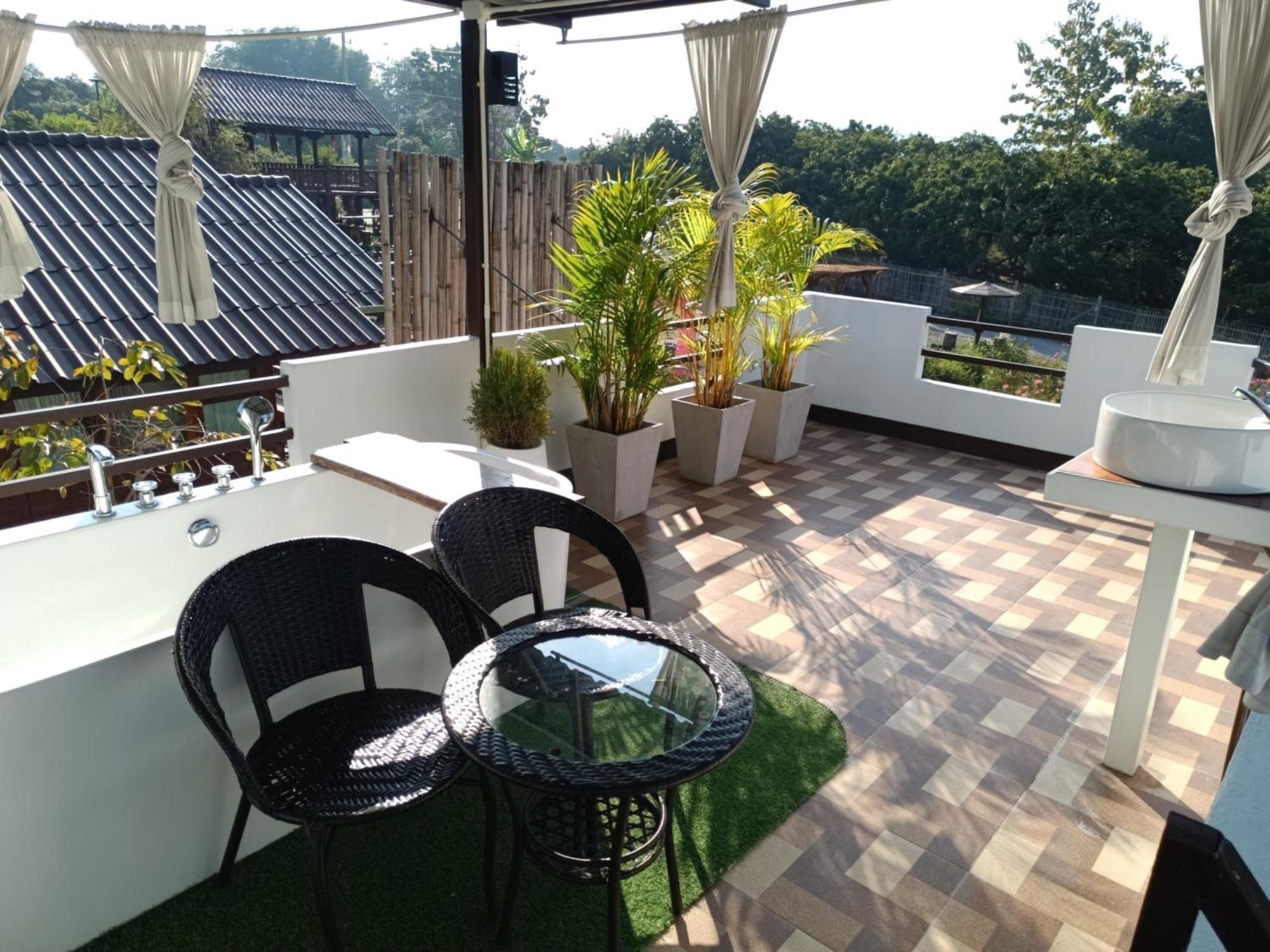 ม่วนใจ๋ปันสุข โฮมสเตย์แอนคาเฟ่ Muanjai Punsuk Homestay And Cafe Chom Thong Exteriör bild