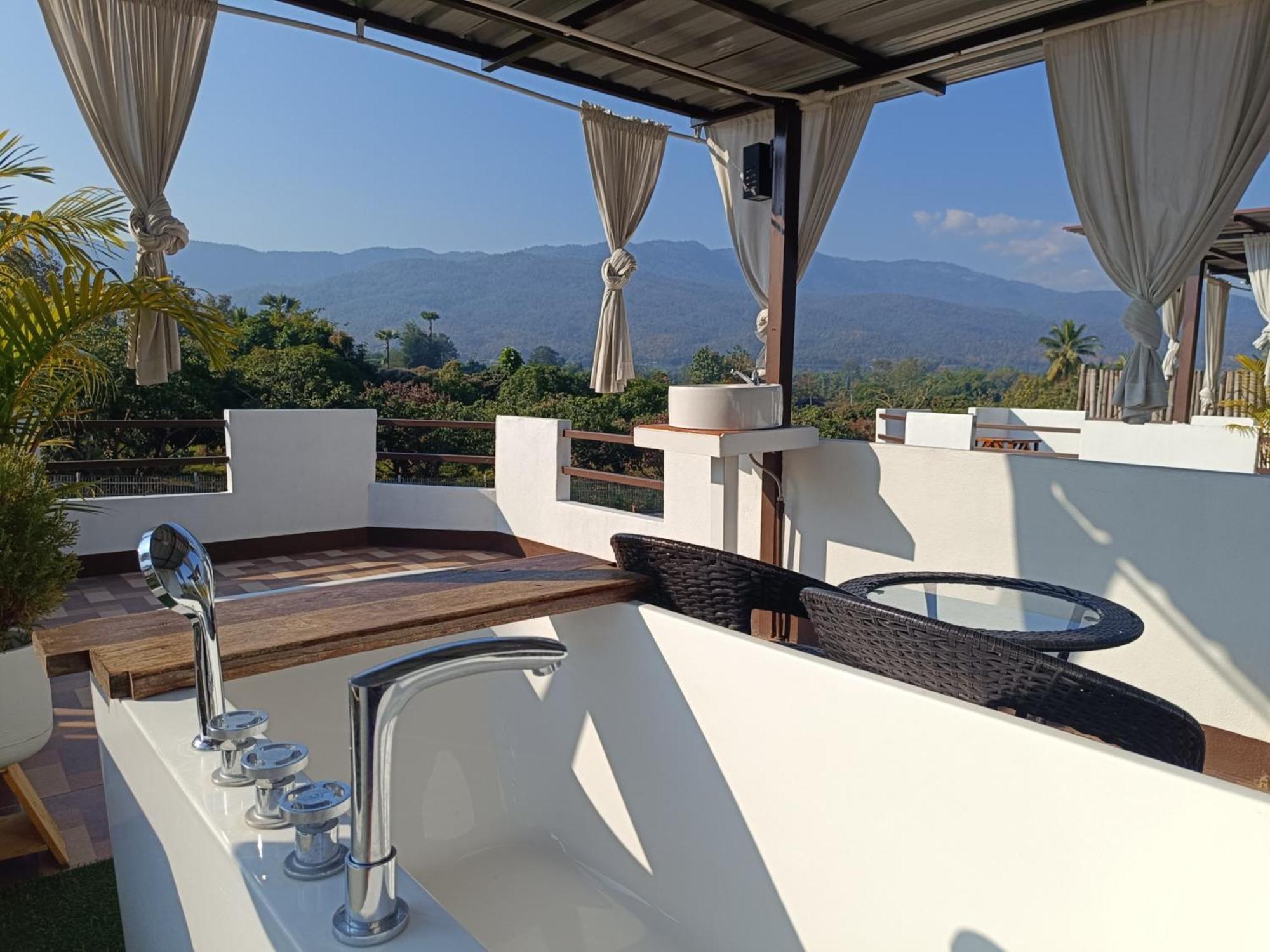 ม่วนใจ๋ปันสุข โฮมสเตย์แอนคาเฟ่ Muanjai Punsuk Homestay And Cafe Chom Thong Exteriör bild