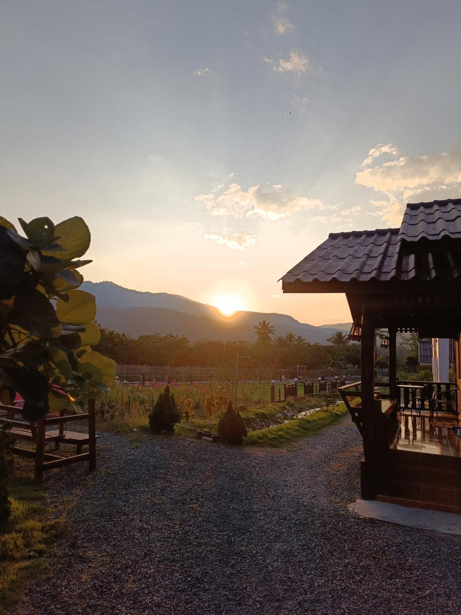ม่วนใจ๋ปันสุข โฮมสเตย์แอนคาเฟ่ Muanjai Punsuk Homestay And Cafe Chom Thong Exteriör bild