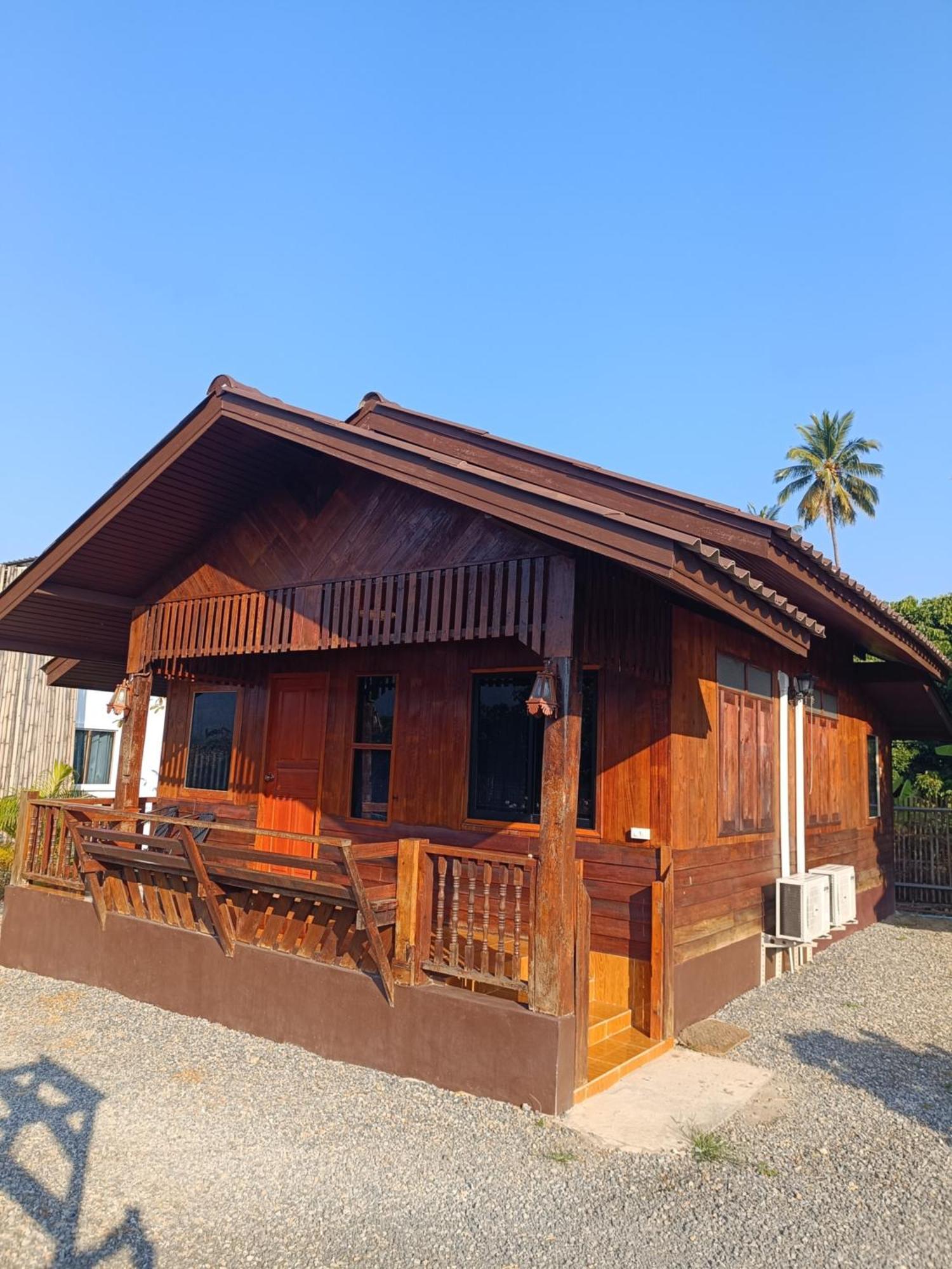 ม่วนใจ๋ปันสุข โฮมสเตย์แอนคาเฟ่ Muanjai Punsuk Homestay And Cafe Chom Thong Exteriör bild